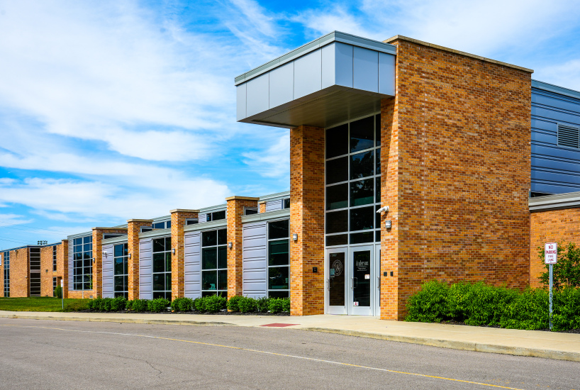 The front entrance to Anderson High School